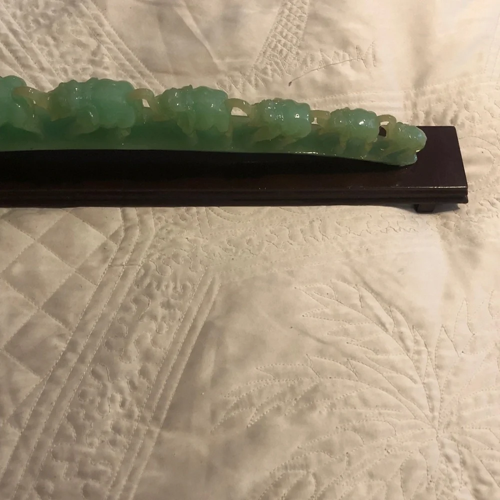 Green Jade-like Linked Figurine Display